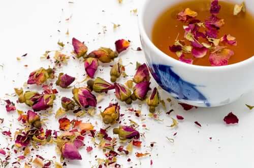 The ingridents of the rose tea and how it looks