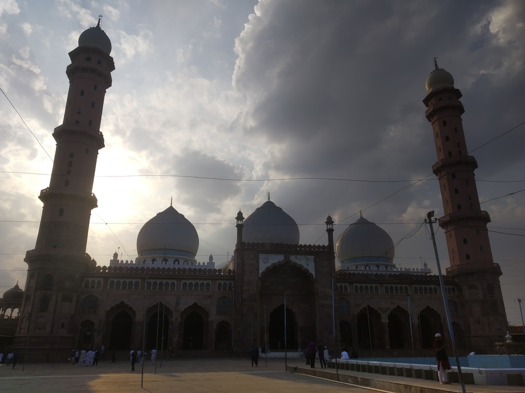Taj-ul-mosque